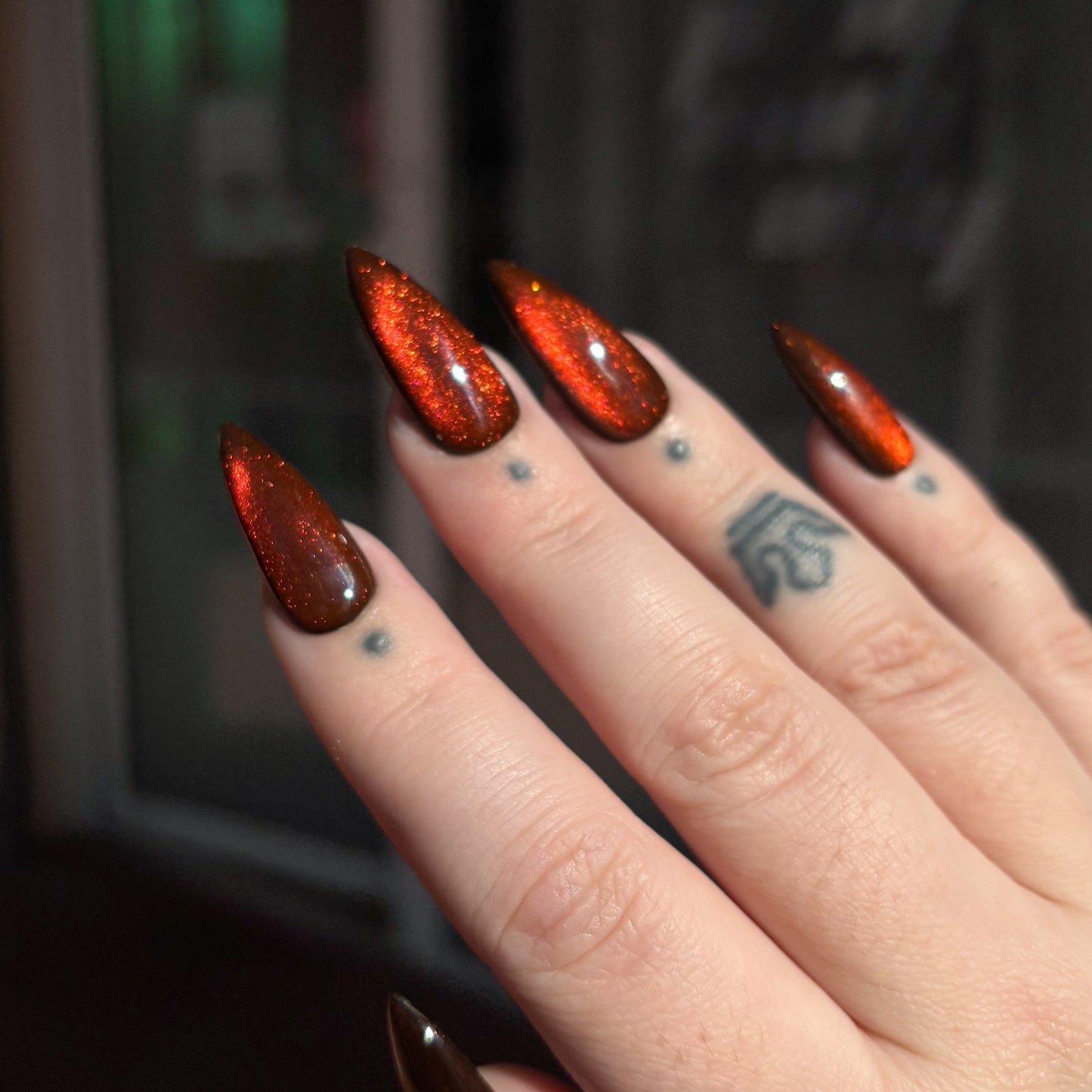 Dark cat-eye